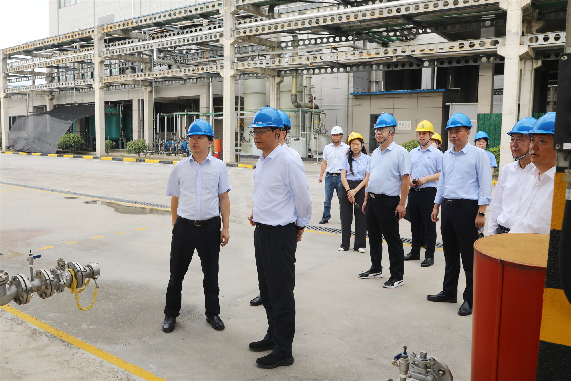 市委书记王进健赴亚星管理平台药业开展节前安全生产检查